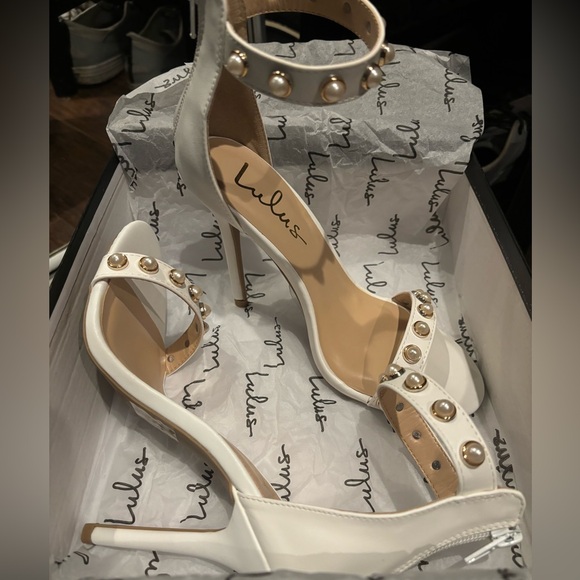 Lulus size 7 white pearl studded heels - Picture 1 of 6